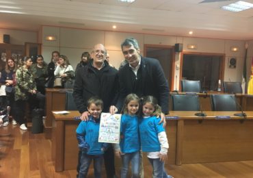 Los pequeños han conocido las instalaciones y han dado a conocer la celebración de un mercadillo solidario a beneficio de ABAD