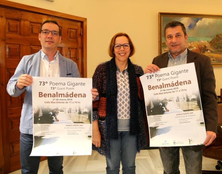 Con la colocación de un poema gigante de 120 metros en calle Blas Infante