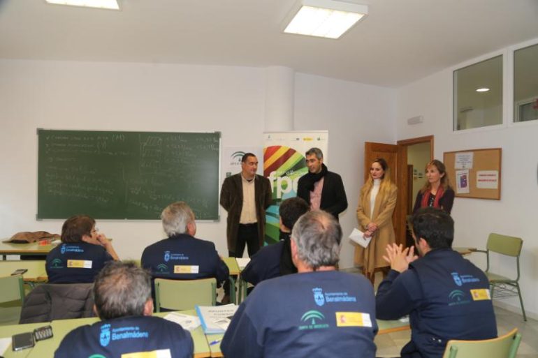 El alcalde Víctor Navas y la concejala Beatriz olmedo mantuvieron el encuentro con los alumnos