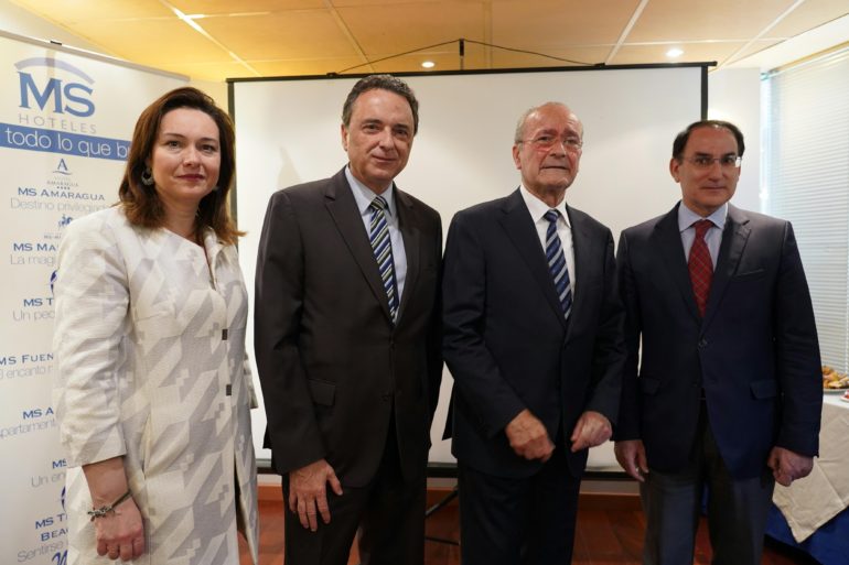 José Ortiz acude como ponente invitado al Fórum de Turismo de la capital, donde expone el cambio de modelo turístico iniciado por la localidad