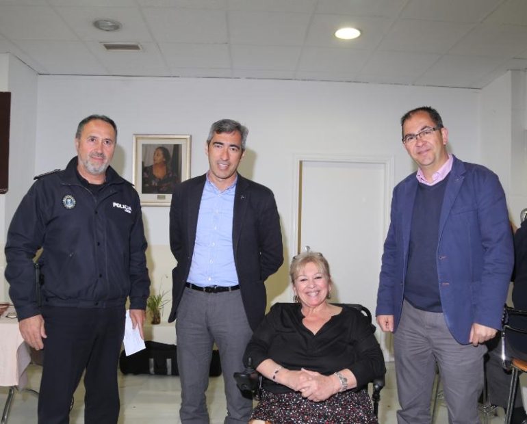 Con el fin de incorporar la inserción laboral de personas con discapacidad