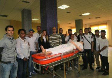 El objetivo de este proyecto es mejorar la empleabilidad de jóvenes a través de la formación y el contacto con el mundo laboral