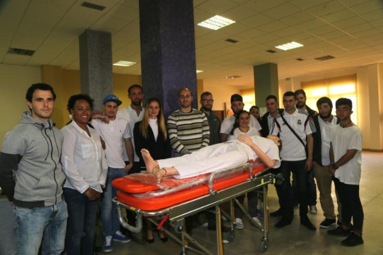 El objetivo de este proyecto es mejorar la empleabilidad de jóvenes a través de la formación y el contacto con el mundo laboral