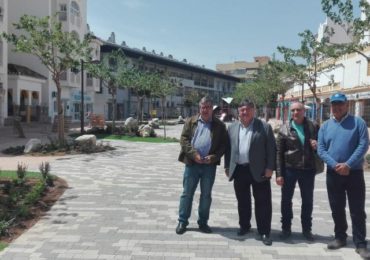 Además de la renovación de solería y mobiliario urbano, dispondrá de juego de niños multifuncionales, 11 aparatos biosaludables y una pista deportiva polifuncional