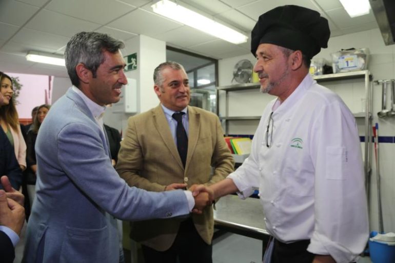 “Desde nuestra llegada al gobierno municipal hemos trabajado mucho y hemos puesto todos los recursos de la administración local para lograr que La Fonda siga su actividad en Benalmádena”, ha recordado el alcalde Víctor Navas