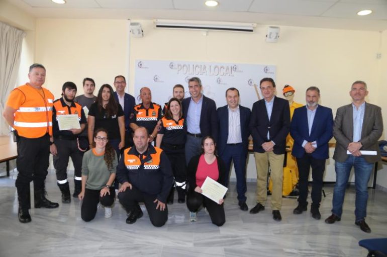 Se trata de 21 equipos, que permitirán a estos grupos colaborar en la labores de extinción de conatos o incendios forestales