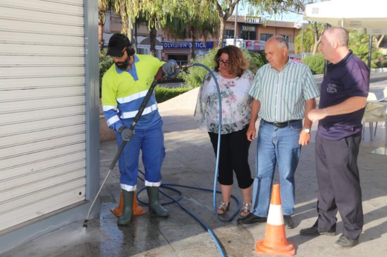 La campaña, iniciada en la avenida de la Constitución, se ha podido realizar gracias a la adquisición de nuevo material: una caldera con cuadro eléctrico