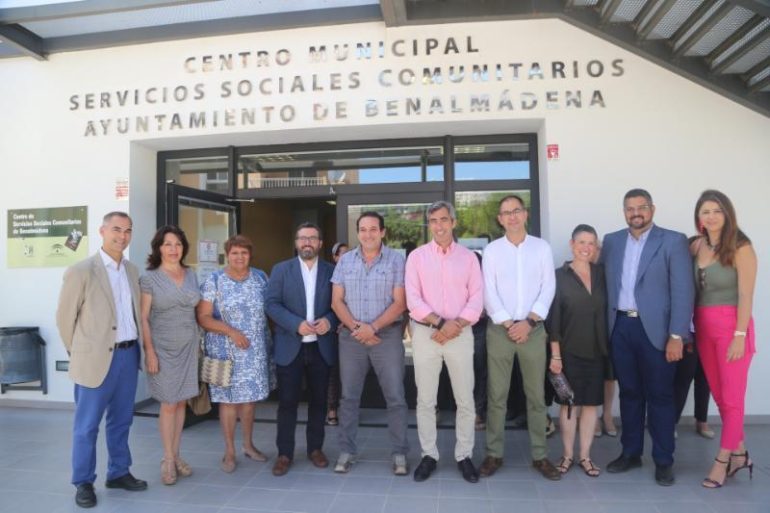 La bandera arco iris permanecerá de forma permanente en el edificio de Bienestar Social e Igualdad como símbolo del apoyo de la administración local al colectivo LGTBI