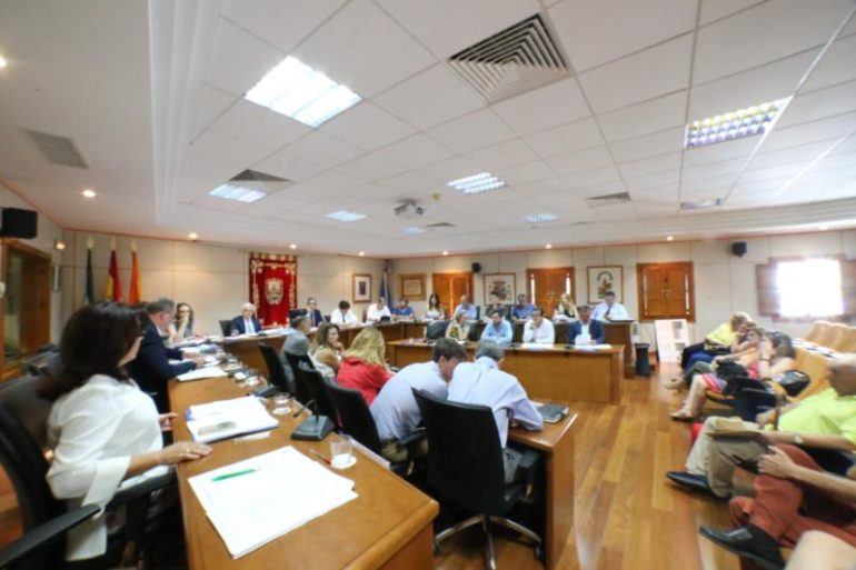 El pleno aprueba por unanimidad una moción para apoyar el manifiesto que presentan en conjunto las asociaciones LGTBI andaluzas en defensa del colectivo