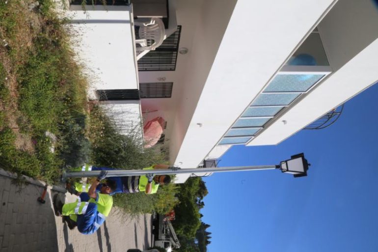 También se ha procedido a instalar el cableado que fue sustraído hace tres años en el pasaje que va desde la calle Jabea a  la Ronda del Golf Oeste