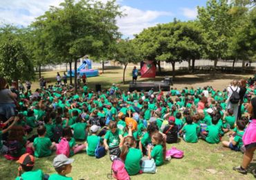Escolares de todo el municipio celebran este día en el Parque de la Paloma