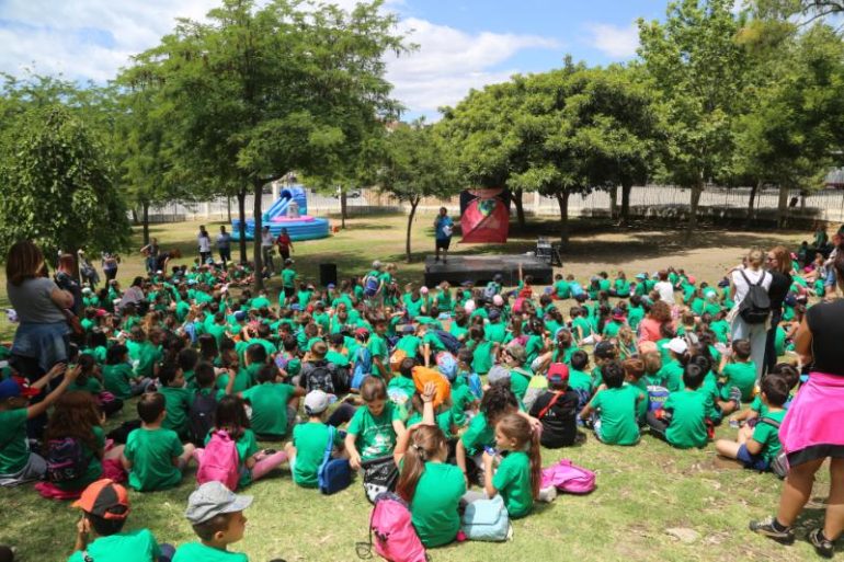 Escolares de todo el municipio celebran este día en el Parque de la Paloma