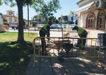 Los trabajos realizados consisten en un repaso general de la solería en la avenida
Antonio Machado, a la altura de los Porches