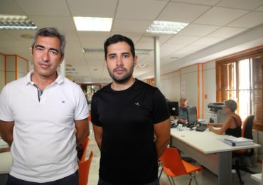 El alcalde Víctor Navas y el edil de nuevas tecnologías, Juan Ramón Hernández