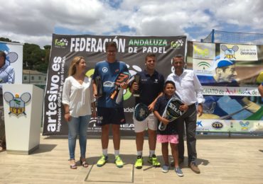 Jairo Bautista, patrocinado por el Puerto Deportivo, y José Solano se imponen en la final a S. Borrero y C. López por un doble 6-3