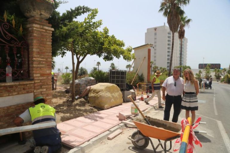 “Los trabajos consisten en la remodelación del acerado de la avenida Europa”, ha explicado la concejala de Empleo, Beatriz Olmedo