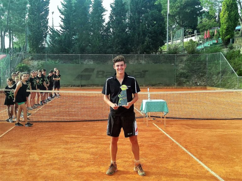 -El joven jugador de tenis benalmadense Luís Gomar