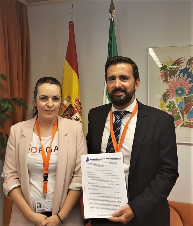 “No podemos arriesgarnos a poner uno de los grandes motores económicos de Benalmádena en manos de alguien que no esté comprometido con el municipio”,