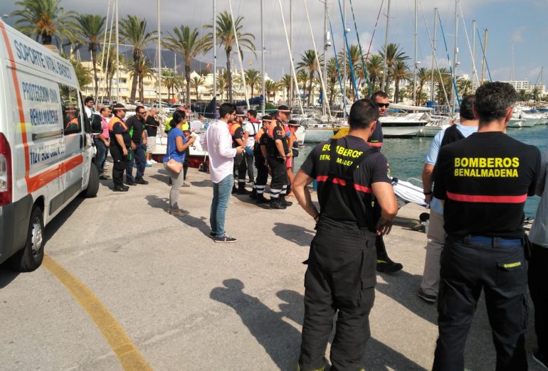 El personal de puerto, protección civil y bomberos participan en la jornada