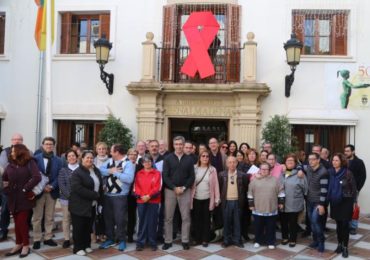 Integrantes, trabajadoras y usuarios de ABAD han dado lectura a la moción durante el pleno
