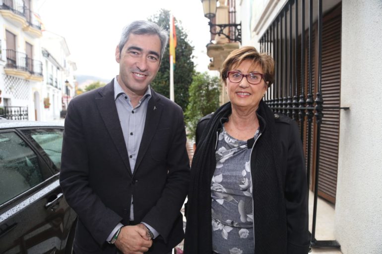 El incentivo para la creación de contratos fijos y el apoyo a los autónomos vertebran las propuestas socialistas en materia de empleo