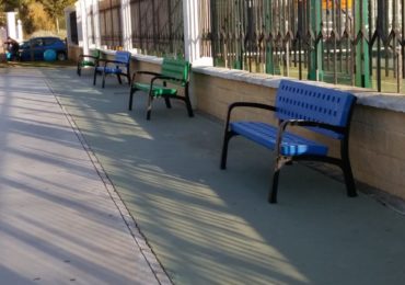 Se han renovado bancos, fuentes y papeleras en calle Muérdago