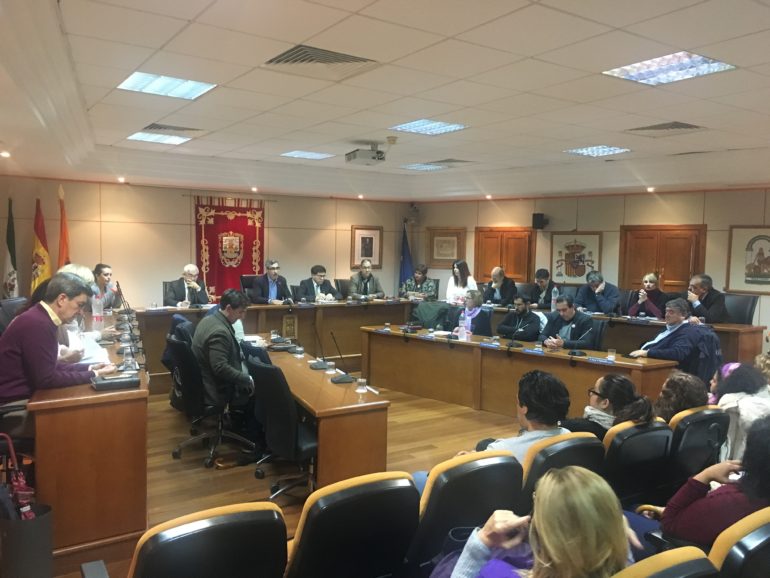 Se ha celebrado un pleno extraordinario en el que se ha aprobado declarar a Benalmádena municipio contra la violencia de género