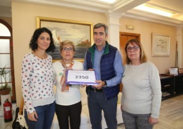 La asociación ABAD y los colectivos Fidelio y GAP han presentado hoy en el Ayuntamiento 2.350 firmas solicitando dicha regulación