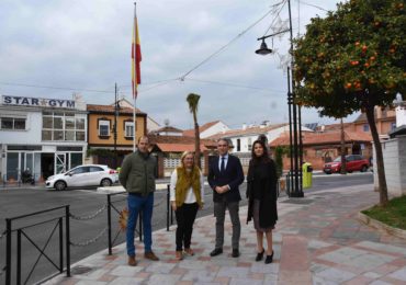 La alcaldesa, Ana Mula, y el presidente del ente supramunicipal, Elías Bendodo, han visitado el bulevar Alcalde Clemente Díaz, el último proyecto financiado por la Diputación