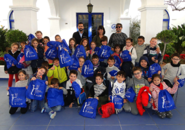 La clase de la ganadora del concurso del Christmas del Puerto disfruta de una jornada lúdica