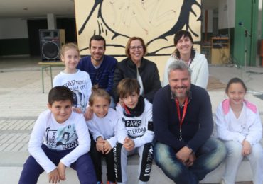 La edil ha visitado el colegio El Tomillar, donde se ha organizado una Jornada de Convivencia con motivo del Día de la Paz