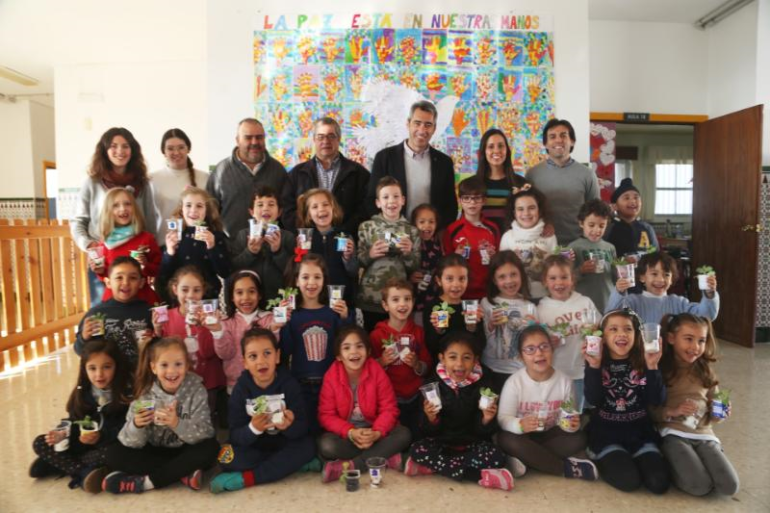 Este programa se basa en actividades de concienciación y educación ambiental, cuyo objetivo es formar a las generaciones futuras en valores de respeto por el medio ambiente y la naturaleza