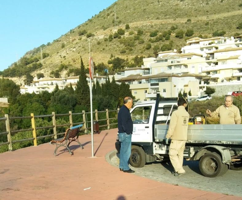 Próximamente se procederá a la sustitución de los bancos de la plaza del Aguacil por otros de colores fabricados en polietileno de gran calidad