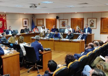 El pleno aprueba por unanimidad una moción a través de la cual el Ayuntamiento se compromete a continuar con las actuales medidas de asistencia y apoyo a la comunidad británica residente