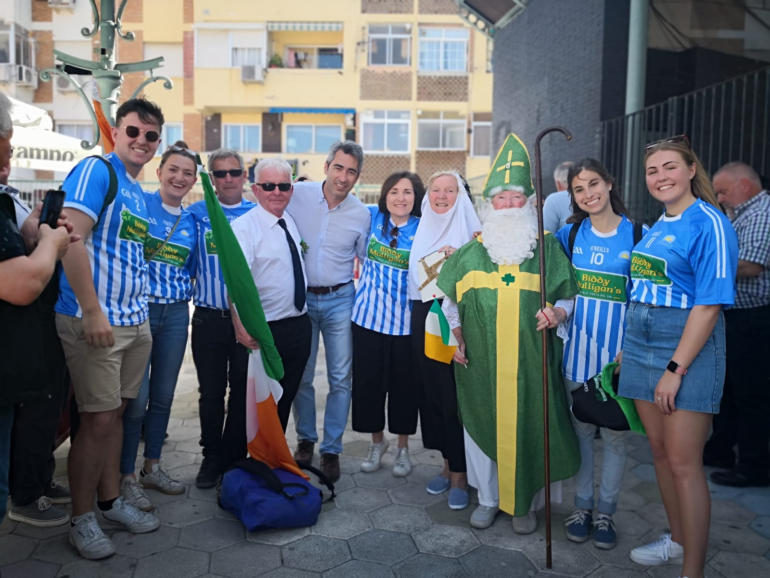 El centro de Arroyo de la Miel volvió a teñirse de verde con motivo de la celebración