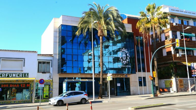 Al detenido, de nacionalidad española y residente en Málaga, le constan multitud de antecedentes por este mismo delito