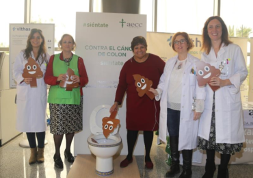 La concejala Alicia Laddaga participa en una campaña organizada por la AECC