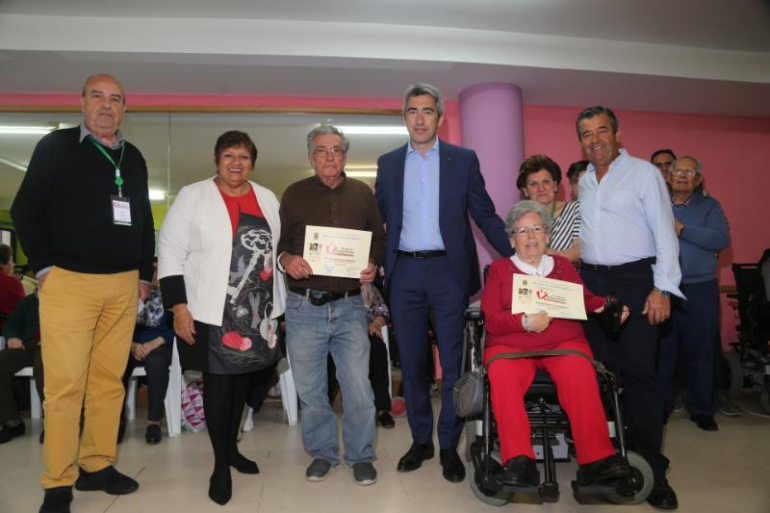 Se trata de una iniciativa pionera en la que personas con problemas de movilidad disfrutan de una jornada de baile