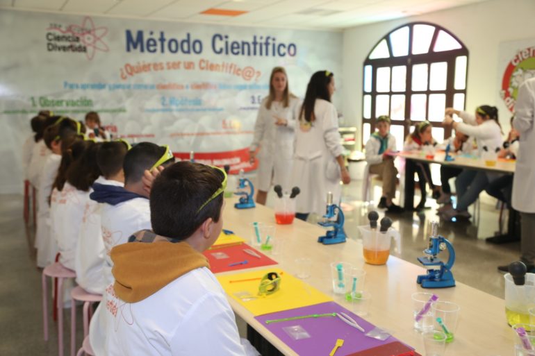 Este proyecto distribuye a toda la provincia una metodología de aprendizaje muy singular de la ciencia en las aulas