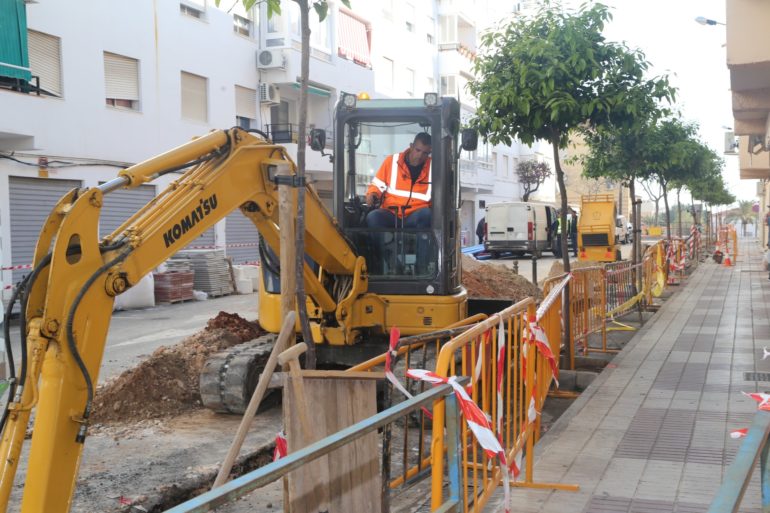 Emabesa realiza las mejoras en el entorno de los Pisos de Patronato San Juan