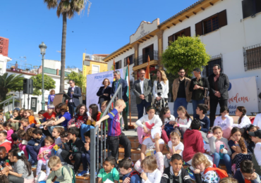 El Poema Gigante se ha desarrollado 76 ocasiones en 68 ciudades de 25 países, y este 2019 se celebra por tercer año consecutivo en Benalmádena