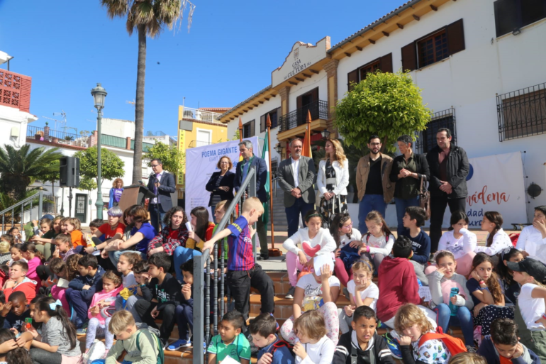 El Poema Gigante se ha desarrollado 76 ocasiones en 68 ciudades de 25 países, y este 2019 se celebra por tercer año consecutivo en Benalmádena