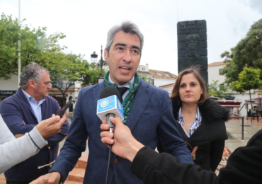 El parlamentario andaluz Javier Carnero ha denunciado que la delegada provincial de Educación “dejó ayer plantados a los directores y directoras de los centros educativos de Benalmádena”