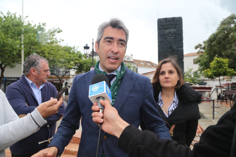 El parlamentario andaluz Javier Carnero ha denunciado que la delegada provincial de Educación “dejó ayer plantados a los directores y directoras de los centros educativos de Benalmádena”