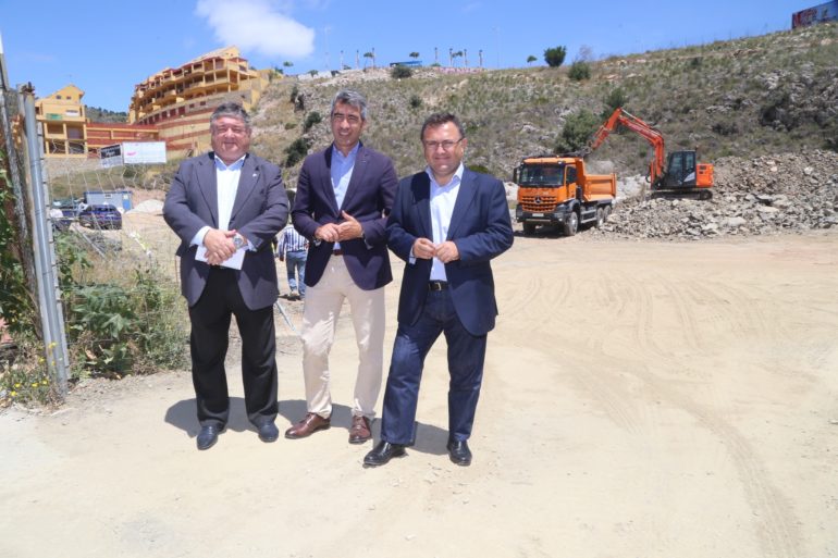 El concejal de Vías y Obras, Óscar Ramundo, ha informado que la empresa también ha finalizado la creación de un carril adicional en la avenida Voluntarios de Protección Civil