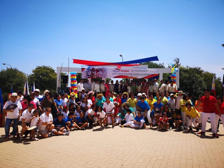 El evento contó con la presencia de la cónsul de Filipinas en Málaga,
Rosa Esther Aguera de Ales, y representantes de diferentes asociaciones
de filipinos de la Costa del Sol.