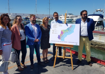 La concejala de Playas, Encarnación Cortés, asiste a la presentación del servicio