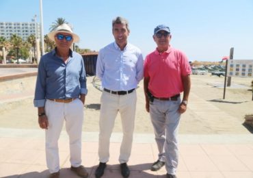 “Nuestra línea de trabajo desde Playas esta legislatura va a ser seguir
conservando estas Banderas Azules e intentar lograr alguna más”, ha
anunciado la concejala de Playas, Encarnación Cortés.