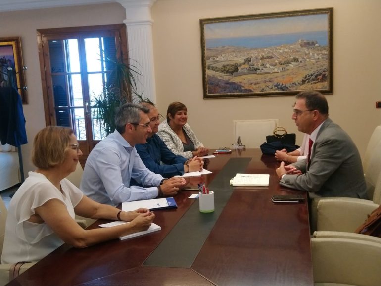 “Queremos ser prudentes y mantener la confianza en el compromiso del delegado”, ha anunciado el alcalde de Benalmádena, Víctor Navas