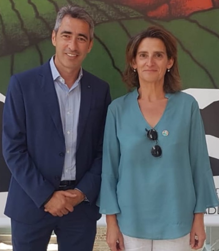 El alcalde Víctor Navas mantiene un encuentro con el fin de impulsar los proyectos de nuevas escolleras para Benalmádena